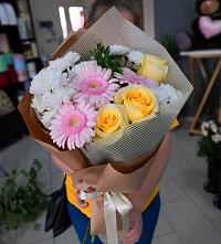 Букет цветов из:  Герберы, Розы и Хризантемы в Болычево