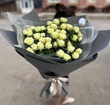 Букет Белые кустовые розы Солинеро в Болычево