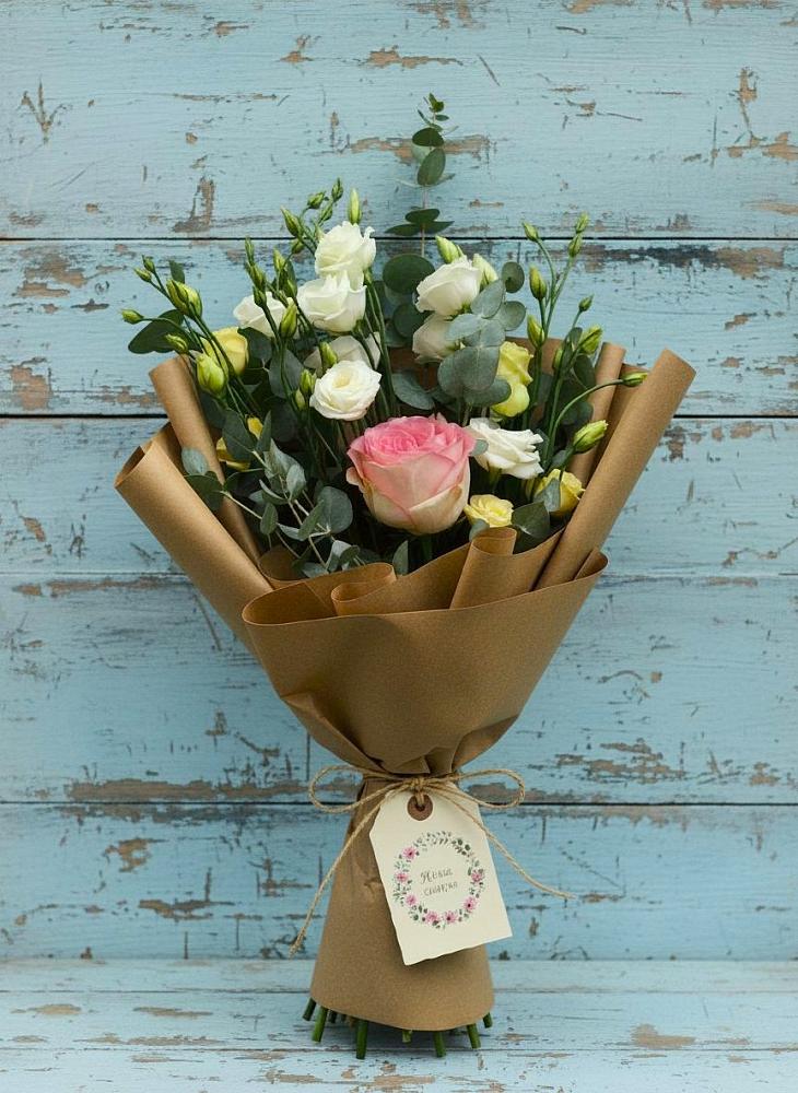 Букет цветов из: Розы и Лизиантусы в Болычево