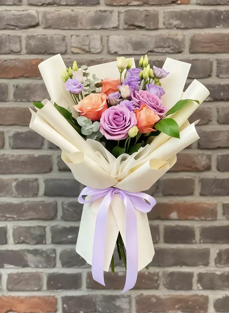 Букет цветов из: Лизиантусы и Розы в Болычево