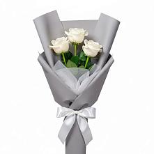 Букет 3 белые розы в Болычево