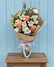 Букет цветов из:  Альстромерии, Лизиантусы, Розы и Хризантемы #REPLACE_PRED# Болычево