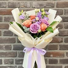 Букет цветов из:  Лизиантусы и Розы в Болычево