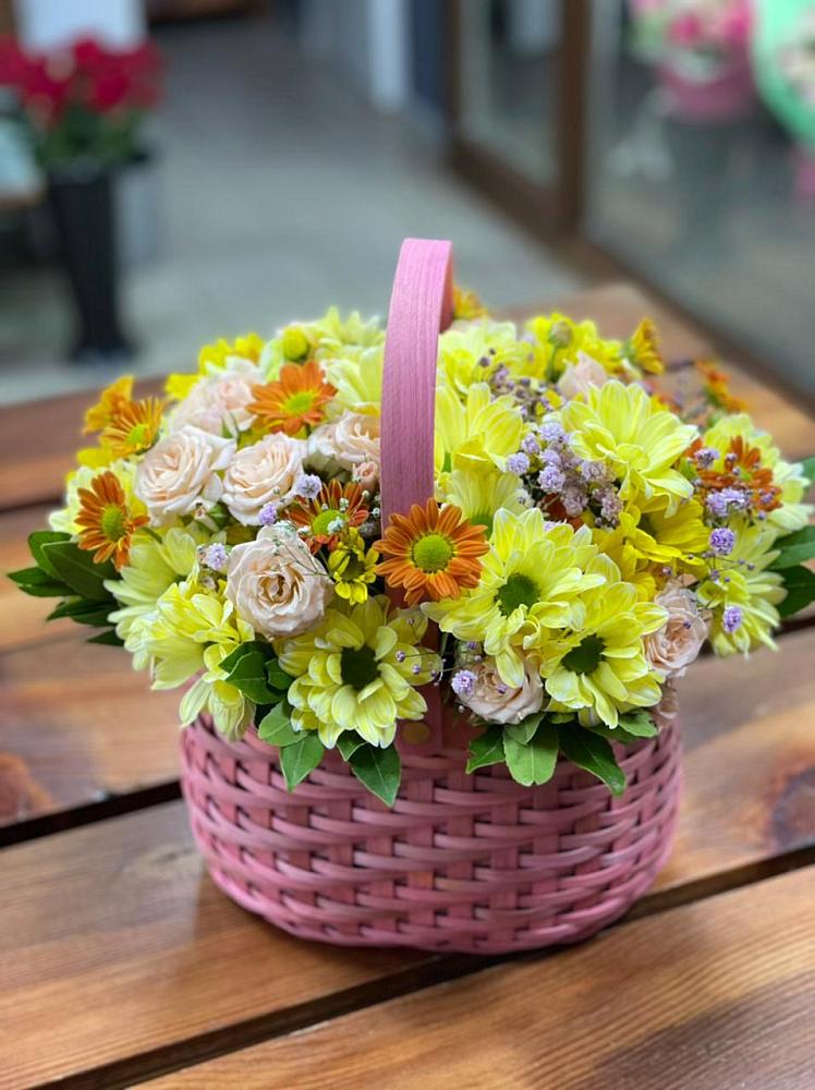 Цветочная композиция из Хризантемы и Розы в корзине в Болычево