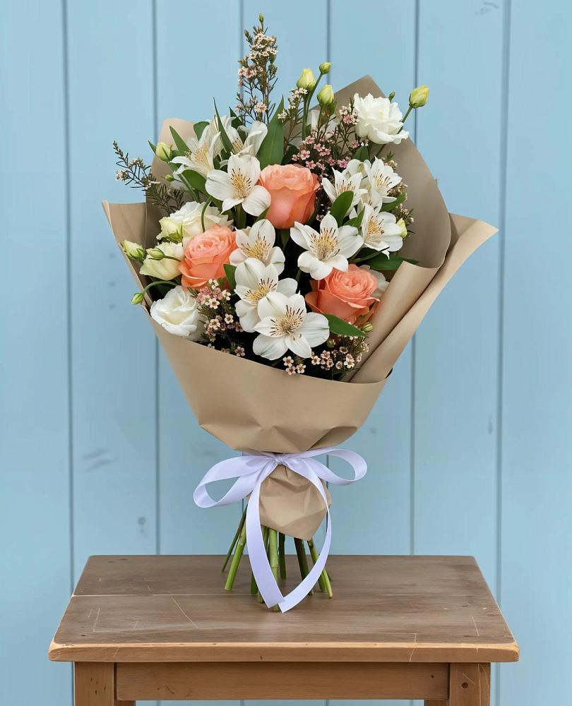 Букет цветов из: Альстромерии, Лизиантусы, Розы и Хризантемы в Болычево