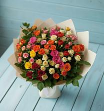Букет Микс из разноцветных кустовых роз в Болычево