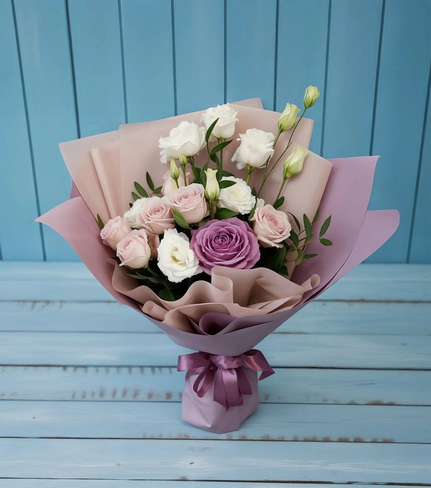 Букет цветов из: Розы и Лизиантусы в Болычево